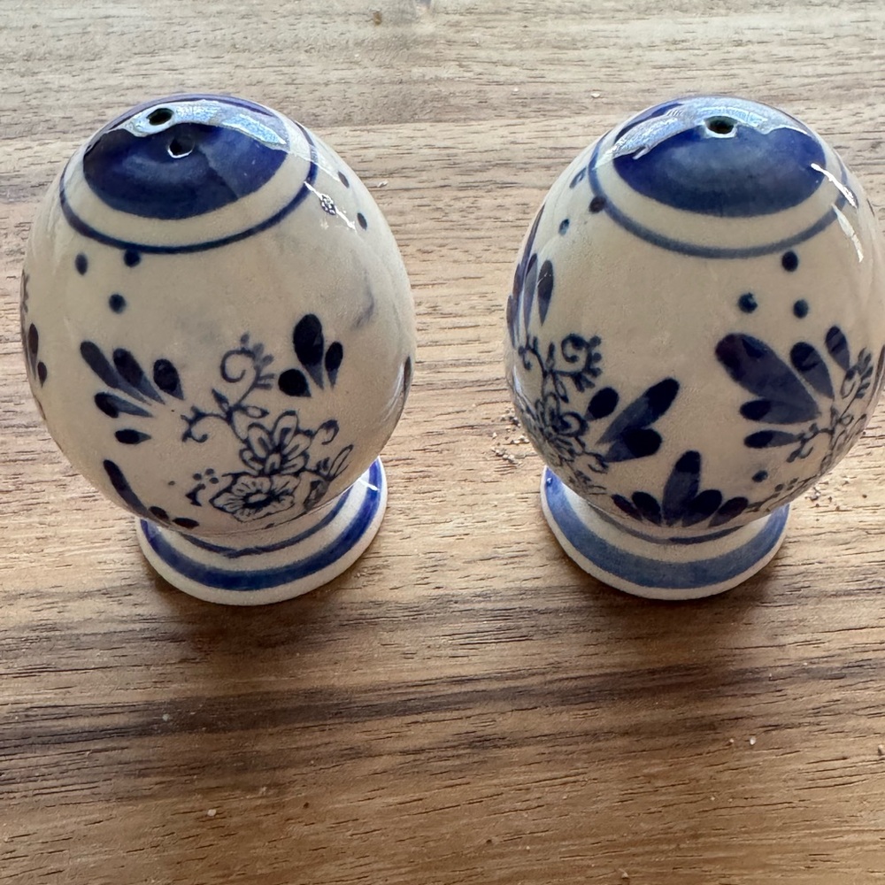 Vintage Blue and White Dutch Windmill Salt and Pepper Shakers - Picture 2 of 4